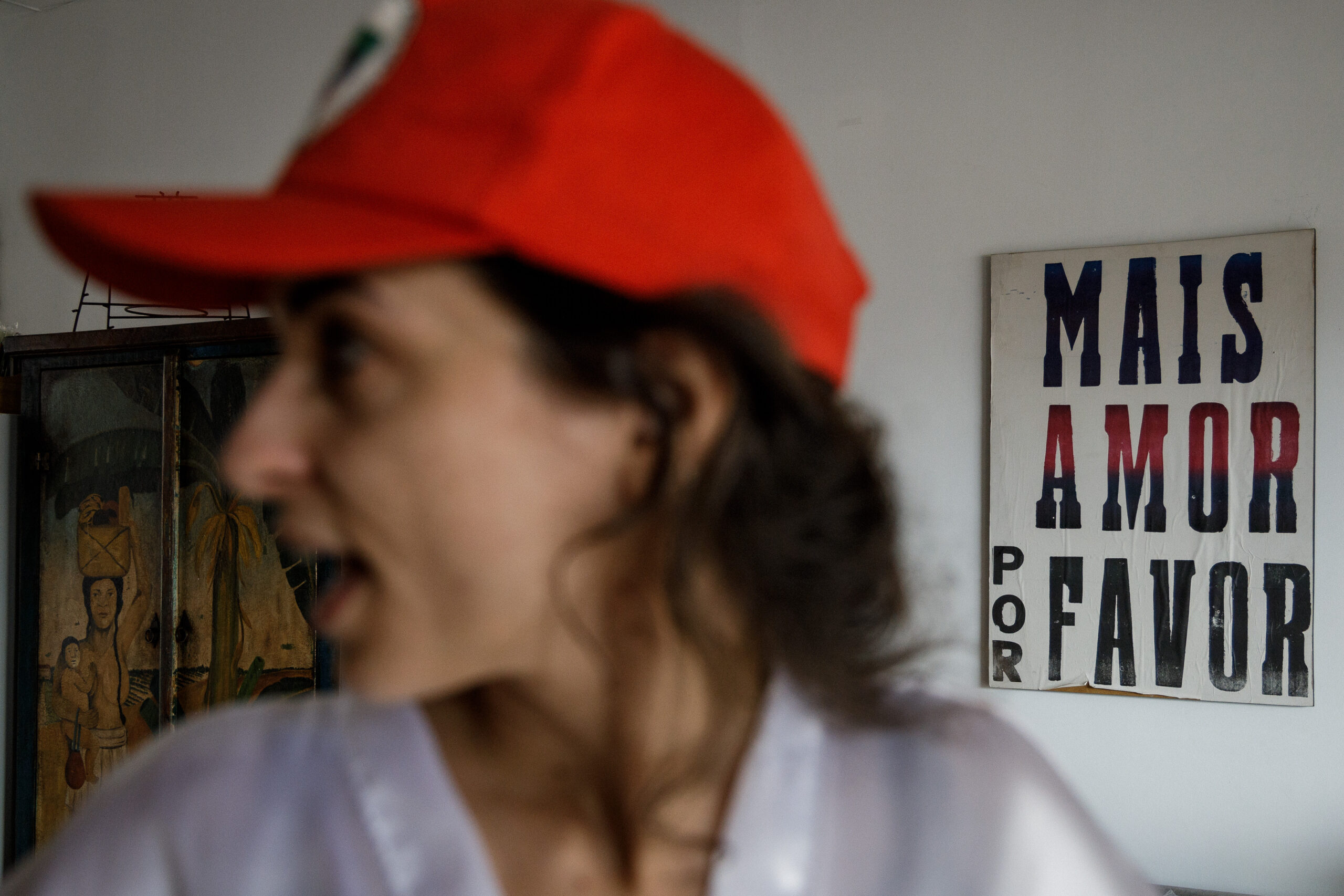 Mais amor, por favor
